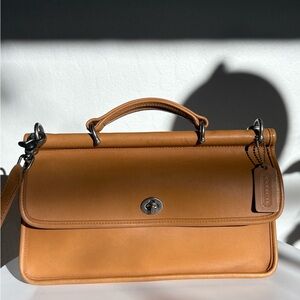 Coach Camel City Willis